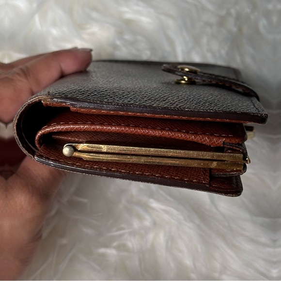 Louis Vuitton Kiss Lock Wallet - Picture 13 of 14